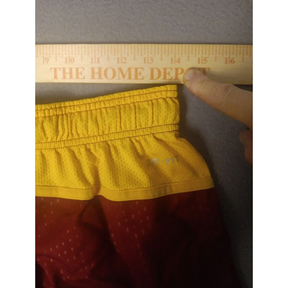 Nike Washington Redskins Shorts Mens M Maroon NFL On Field Training Discontinued